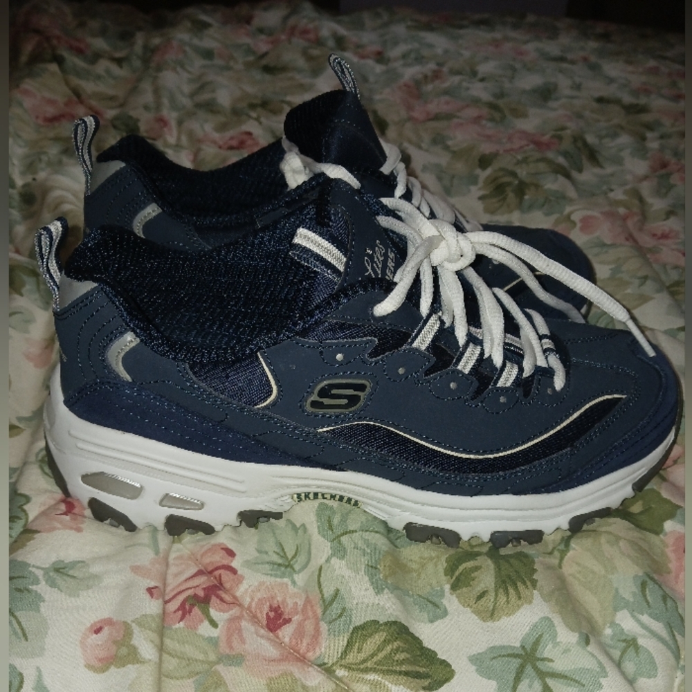 Skechers D'Lites Women's Navy/White "Me Time" Lace-Up Sneakers size 8 - Picture 2 of 4